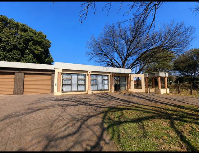 4 BEDROOM FREEHOLD FOR SALE IN GLEN DONALD AH